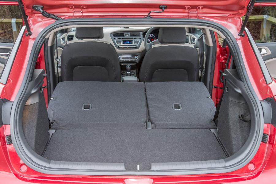  Hyundai i20 2015 года  (UK) (фото 14 из 24)